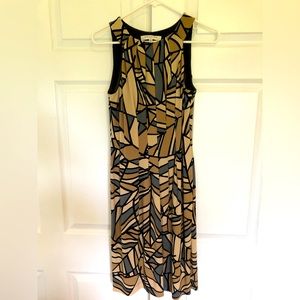 Evan Picone sleeveless dress. Tapered at waist. Looks fabulous on.
